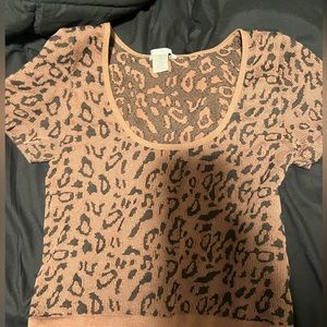 Cheetah cropped tee
